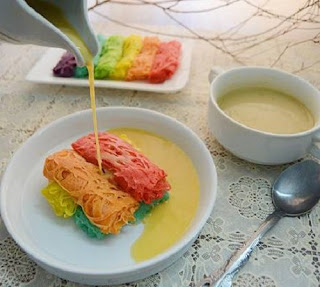  kali ini kami akan berbagai resep menarik membuat sajian kue Resep Roti Jala Rainbow Kuah Manis