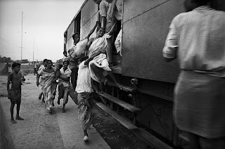 Bangladeshi peoples are trying to catch the train