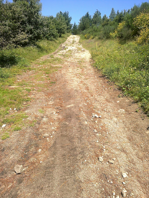 Pista empinada en el monte san lois noia