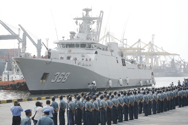 KRI Frans Kaiseipo dengan nomor lambung 368 merapat di Dermaga Kolinlamil,