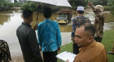 Bupati meninjau kondisi infrastruktur Sikilang