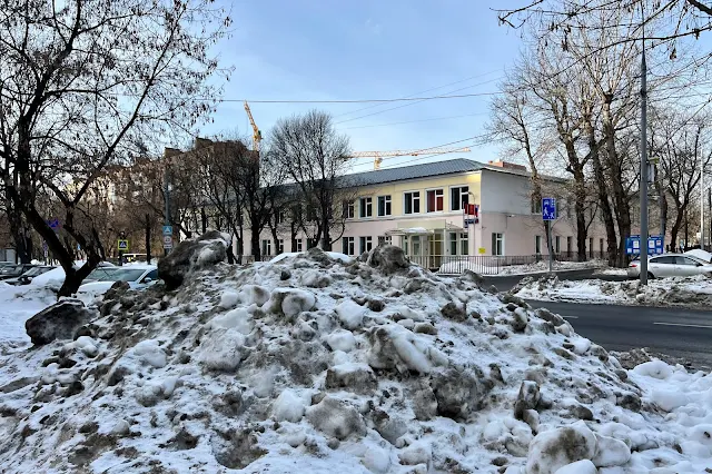 Краснодарская улица, частная школа «Карьера» (здание построено в 1939 году)