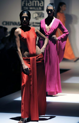 wills-india-fashion-week-2010-spicy-models-show