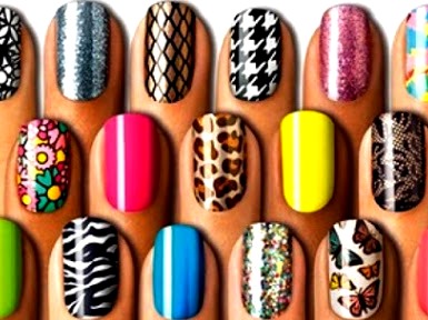 Foto de variedad de diseños de uñas a colores