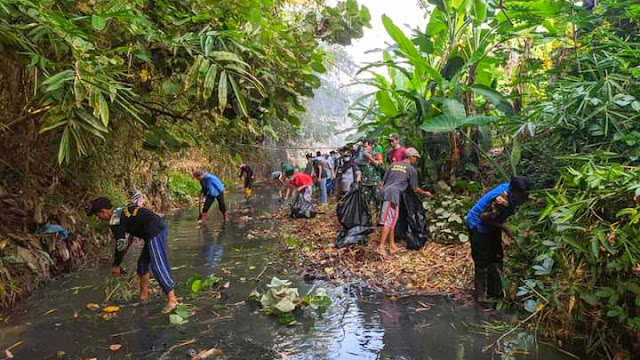 Ciptakan Lingkungan Bersih dan Sehat, Pemdes Randegan Banyumas Gelar Bakti Sosial Bersih Sungai Alam