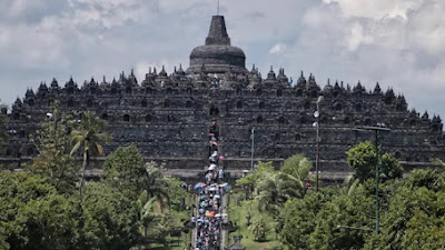Daripada Naikkan Harta Tiket, Denda dan Sanksi Sosial Lebih Bisa Diterima untuk Jaga Kelestarian Candi Borobudur