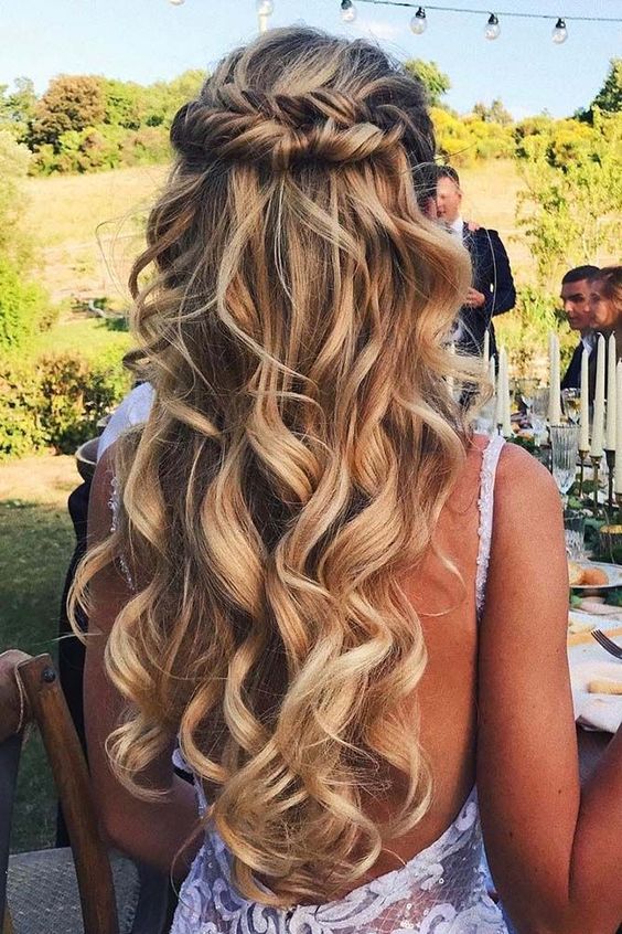 Sleek Curls For Tender Brides