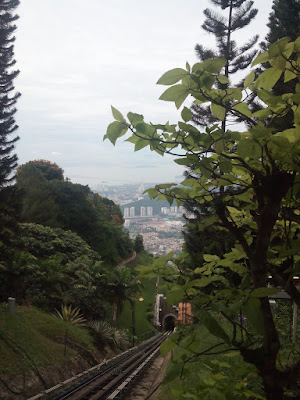 <a href="url gambar"><img alt="penang hill tramway" src="urlgambar" title="penang hill tramway" />