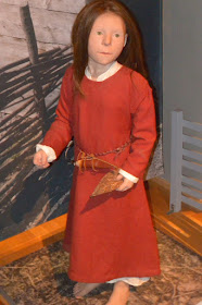 Musée historique de Stockholm :  département des Vikings : Birka ; reconstitution  d'une fillette d'après son squelette.