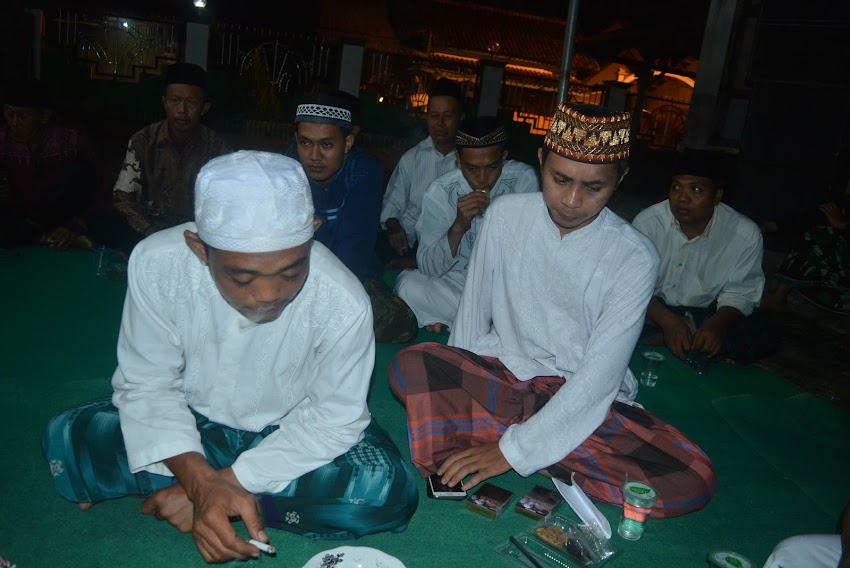 Berdzikir dengan Pengeras Suara 
