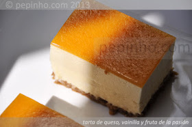Tarta de queso en dos capas con vainilla y fruta de la pasión
