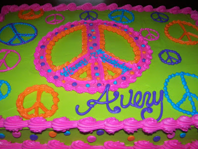 Girl Birthday Cakes on Shelli Belli Cakes  Avery S Peace Sign Cake