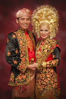 Pakaian Pengantin adat Minang