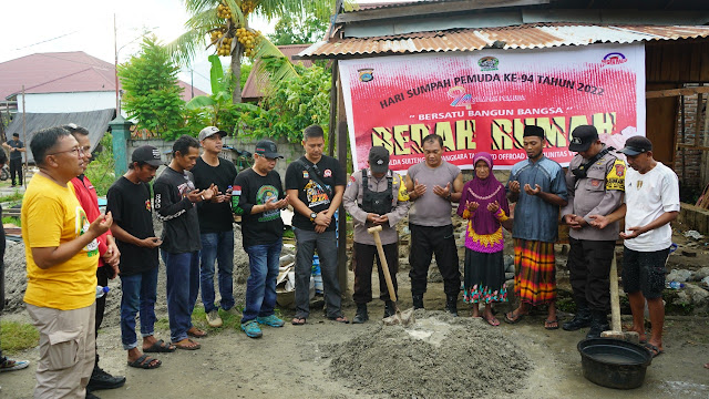 Peringati Sumpah Pemuda, Polda Sulteng Bersama Komunitas Vespa Bangun Rumah Janda di Sigi