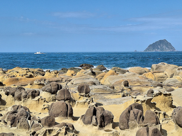 基隆中正和平島阿拉寶灣豐富生態、奇岩怪石、每年5-9月才開放