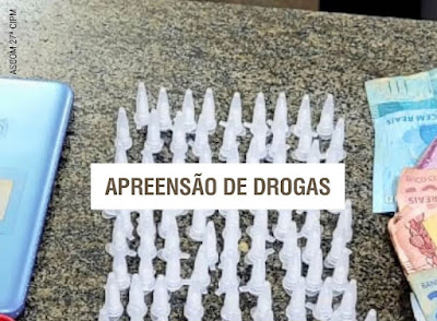 Polícia apreende drogas e prende suspeito em um bar em Sapeaçu