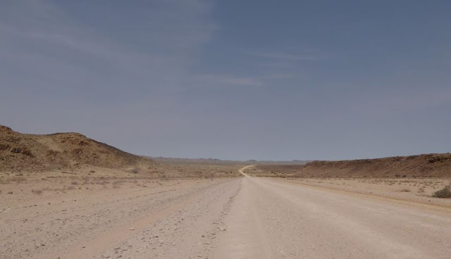 la strada C12 verso il Fish River Canyon