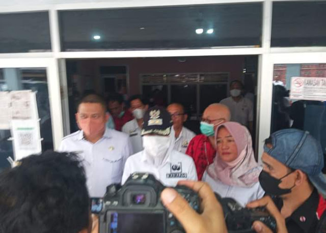 Kepala SD Negeri 130 Palembang Akui Adanya Jual Beli Baju Batik dan Muslim.