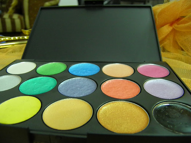 15 Color Cosmetic Shimmer eyeshadow palette by Romwe