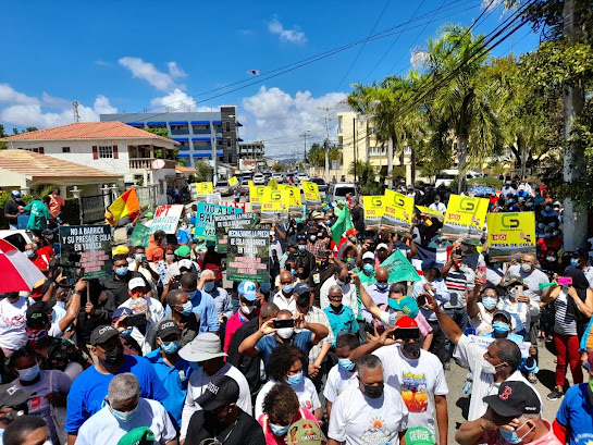 Realizan marcha en rechazo a la Barrick Gold en Monte Plata