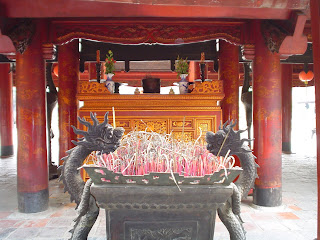 Dragones sala principal templo de la literatura (Van Mieu - Văn Miếu) Hanoi, Vietnam