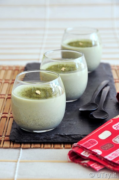 How to Make Matcha Panna Cotta (抹茶意式奶凍) with step-by-step video tutorial.  http://uTry.it