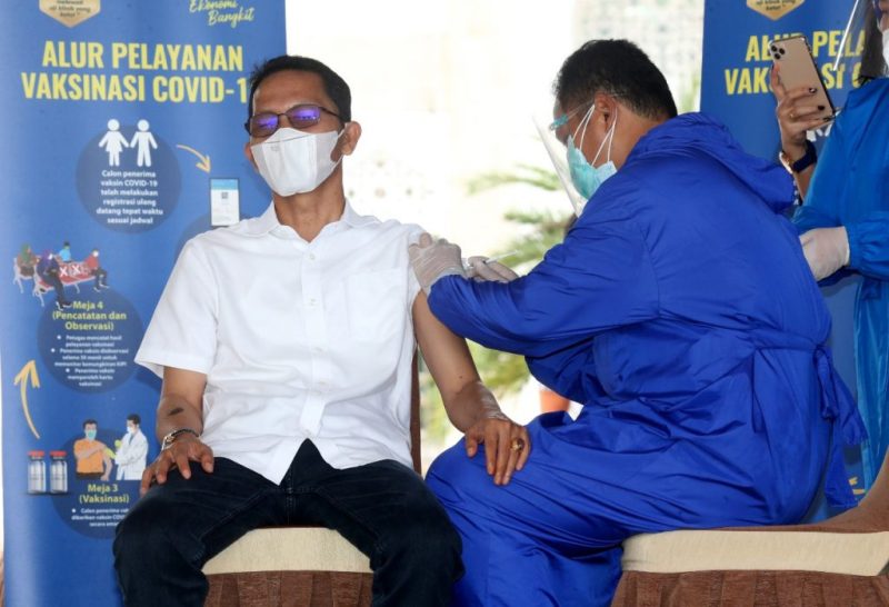 Usai Disuntik Vaksin, Wakil Wali Kota Batam, Amsakar Achmad