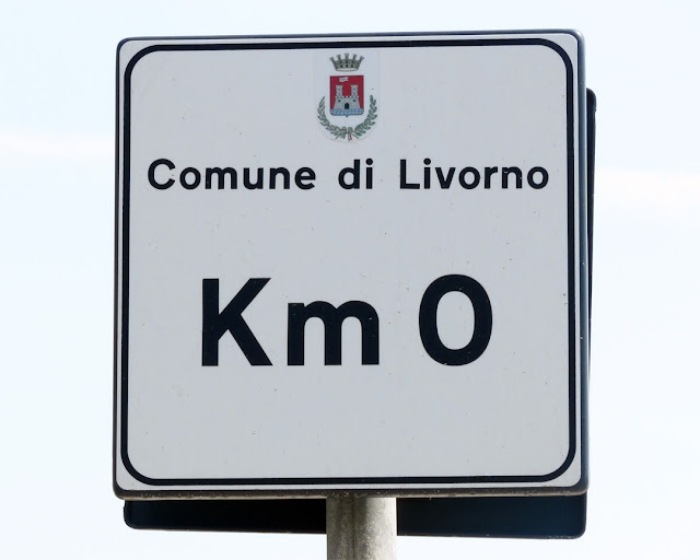 A really useful sign, Piazza Mazzini, Livorno