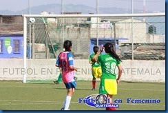 balon en el angulo del portico defendido por la portera, Yani Valdez