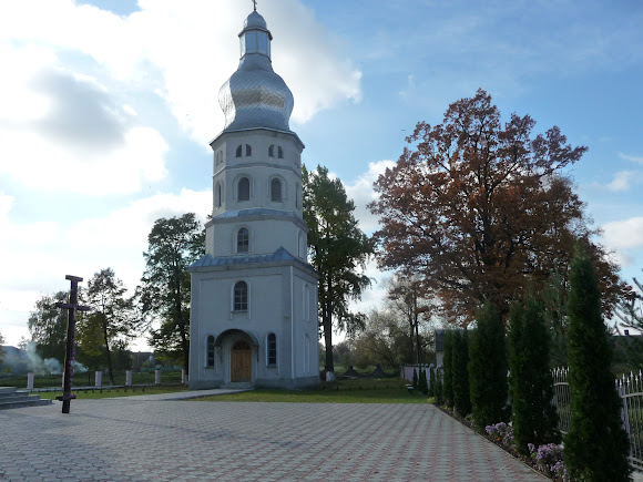 Нежухов. Церковь Покрова Пресвятой Богородицы 2012 г. УПЦ КП