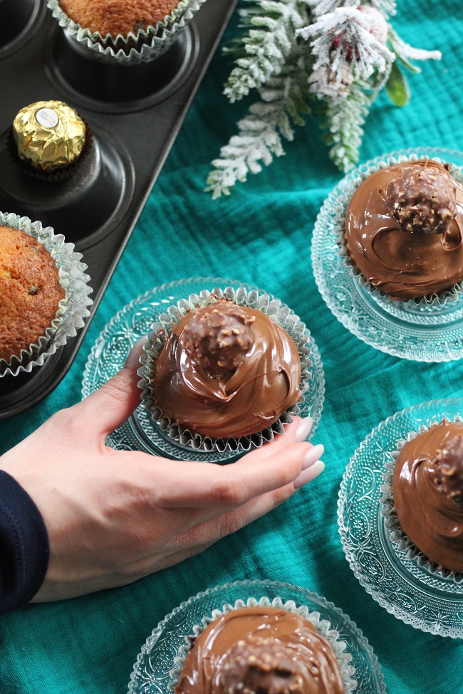 Cupcakes φουντουκιού με πραλίνα και ferrero