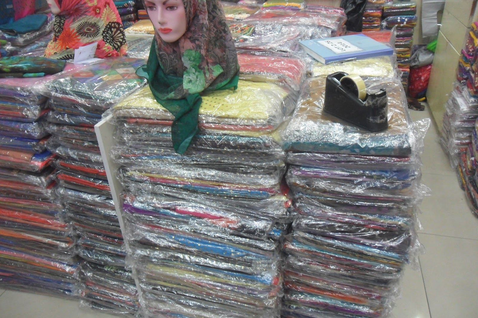 SEGAK WHOLESALE: Tudung di Jalan Tar Kuala Lumpur