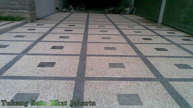 lantai carport batu sikat motif diagonal/kotak kotak