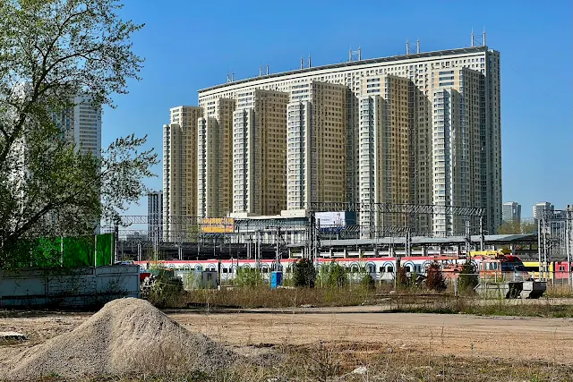 Ходынская улица, дворы, железнодорожная станция Москва-Товарная-Смоленская, жилой комплекс «Дом на Беговой»