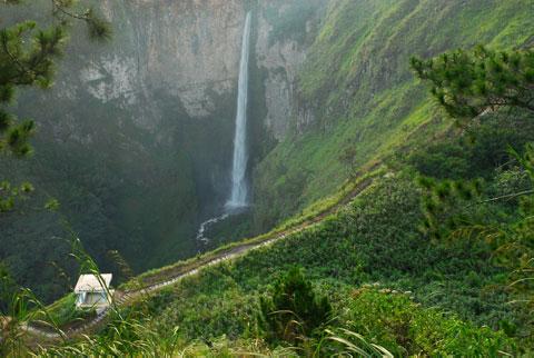 AIR TERJUN SIPISO PISO