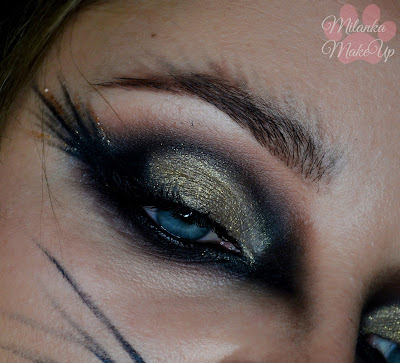 Catwoman halloween make-up