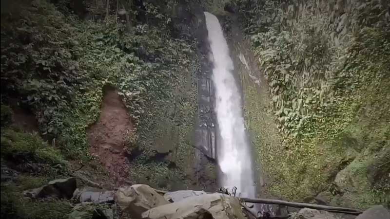 Air Terjun di Lombok Tengah