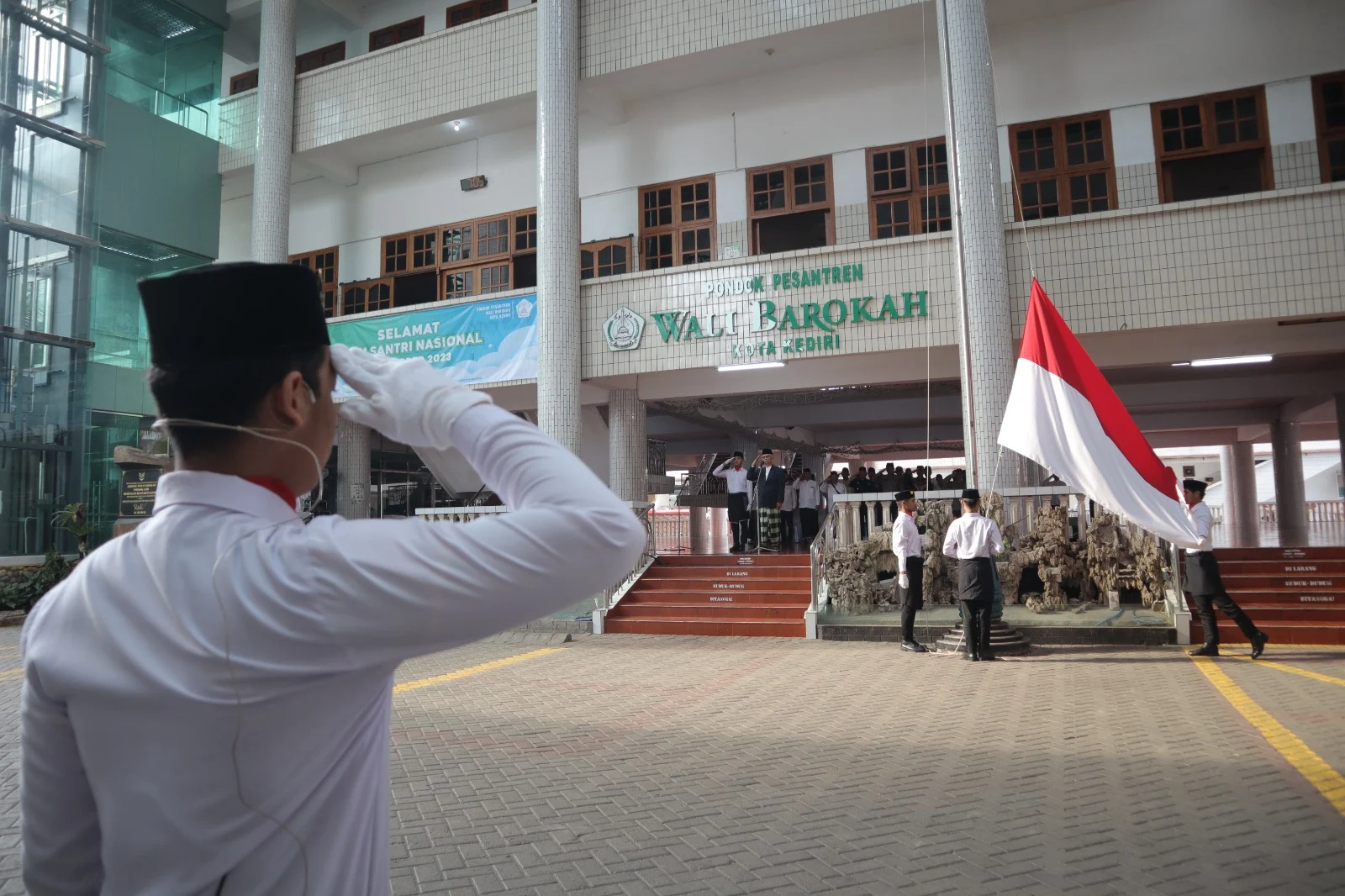 Pesan Ketua Ponpes Wali Barokah Kota Kediri pada Upacara Hari Santri Nasional