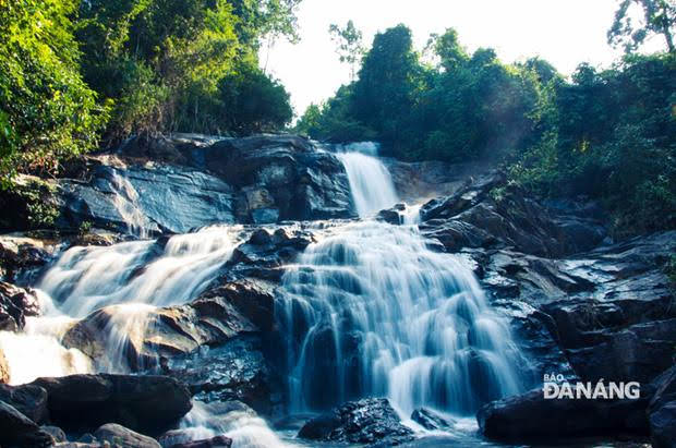 Stunning Images Show the Beauty of Da Ngam Spring
