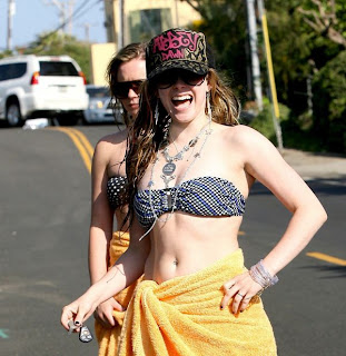 Avril Lavigne Pictures in BIKINI Beach Candids, Malibu,