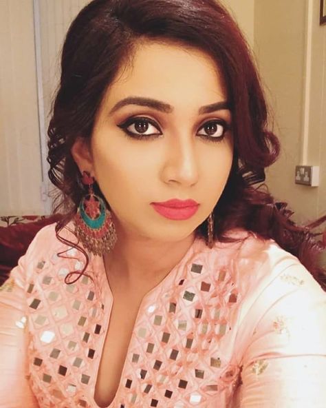 Shreya Ghoshal HD Wallpapers Free Download