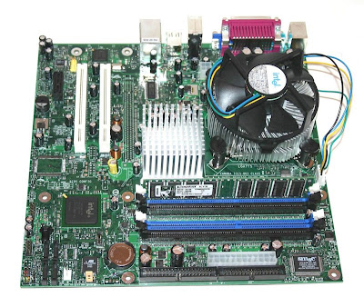 MOTHERBOARD/CIRCUIT BOARD OF A PC