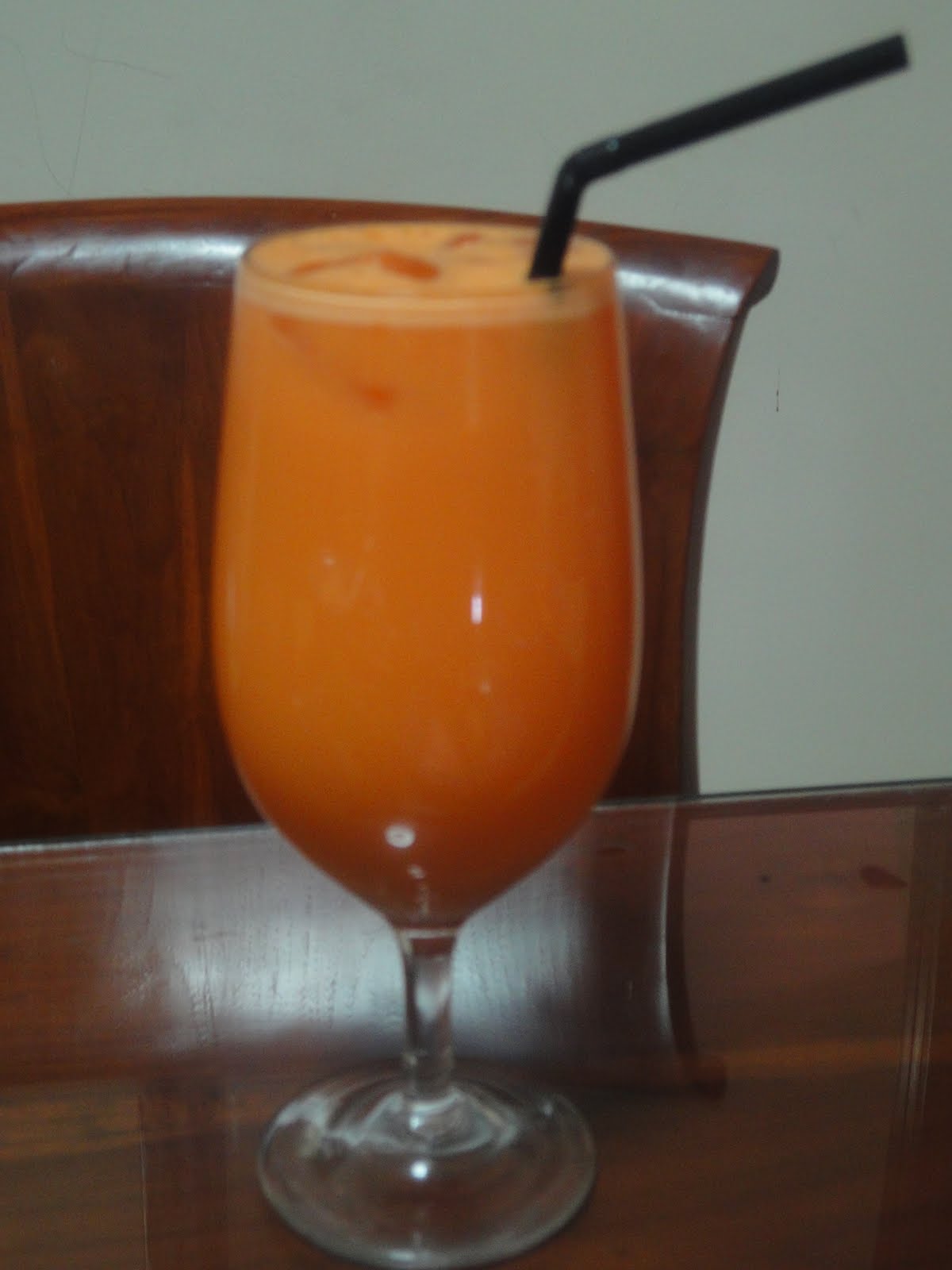 JUICY CAFE: JUS LOBAK MERAH BERSAMA SUSU