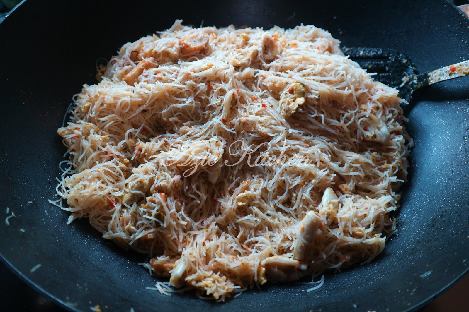 Mee Hoon Goreng Daun Limau Purut Yang Sedap - Azie Kitchen