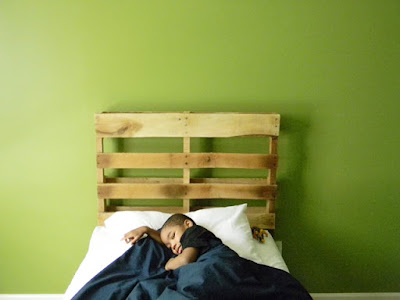 Headboard with pallets