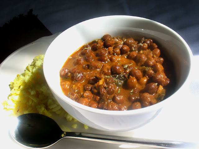 Gujarati Black Chickpea Curry