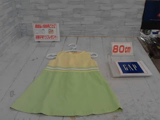 中古品　子供服　80㎝　GAP　イエロー×イエローグリーン　スリーブレスワンピース　498円