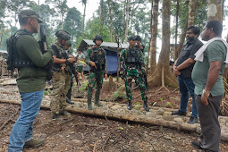 Bupati Nduga Ajak Dansatgas Yonif Raider 514 Kostrad Tinjau Rencana Lokasi Pos TNI 