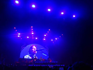 SETLIST:  Bad Moon Rising Up Around the Bend Green River Born on the Bayou Rock and Roll Girls Who'll Stop the Rain Lookin' Out My Back Door Run Through the Jungle Effigy Joy of My Life Lodi Keep On Chooglin' Have You Ever Seen the Rain? Down on the Corner Travelin' Band Cotton Fields The Old Man Down the Road Fortunate Son Encore: Rockin' All Over the World Proud Mary     ARCHIVES:  JOHN FOGERTY @ Grand Rex, Paris, June 8th 2008