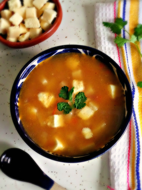 Caldillo de Papa y Queso Fresco - lacocinadeleslie.com 